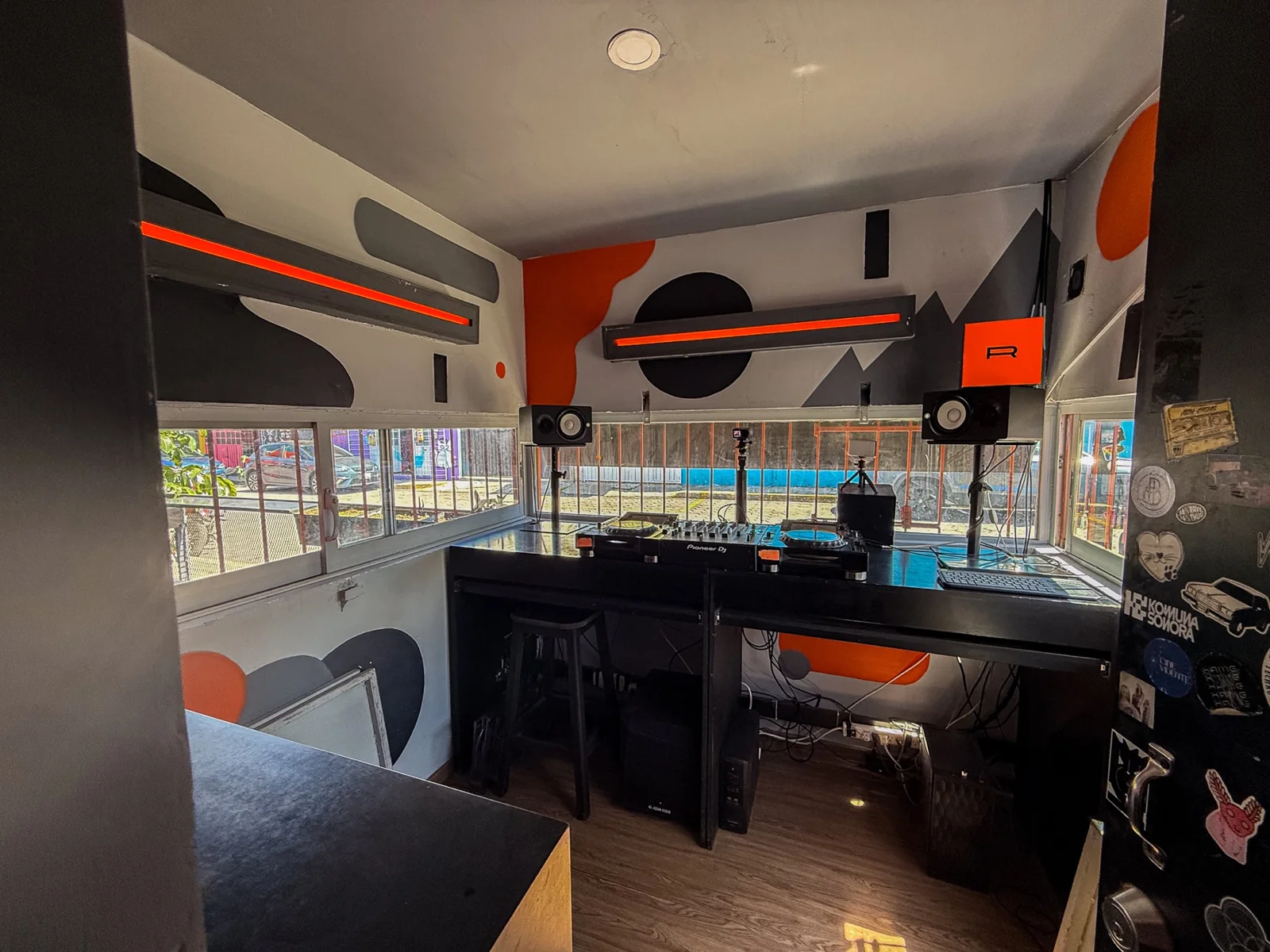 Cabina Standard de R28 Academy